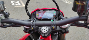 Okruhové testování Hypermotard 698 Mono